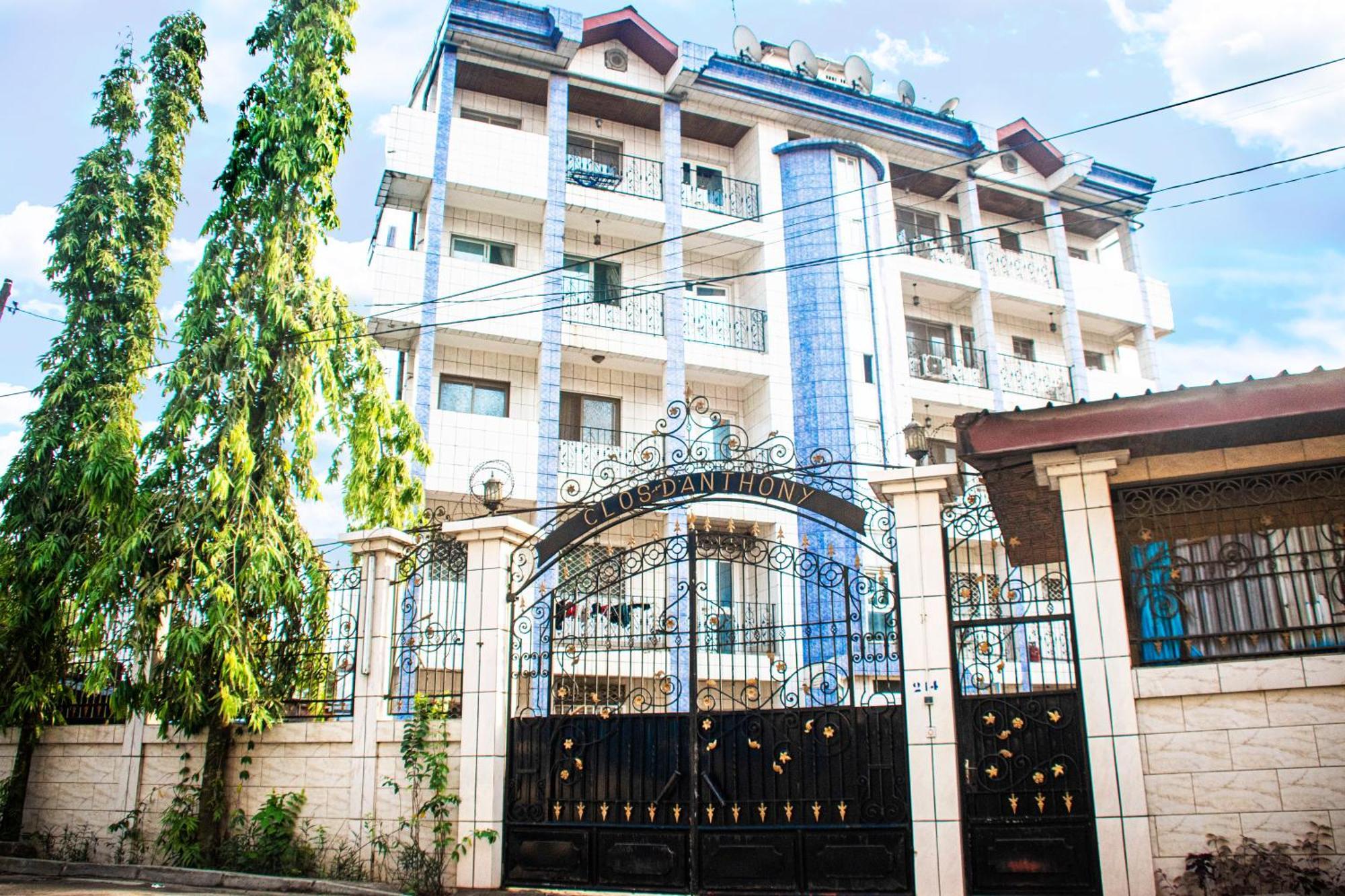 Clos D'Anthony Residence Bonanjo Douala Bagian luar foto