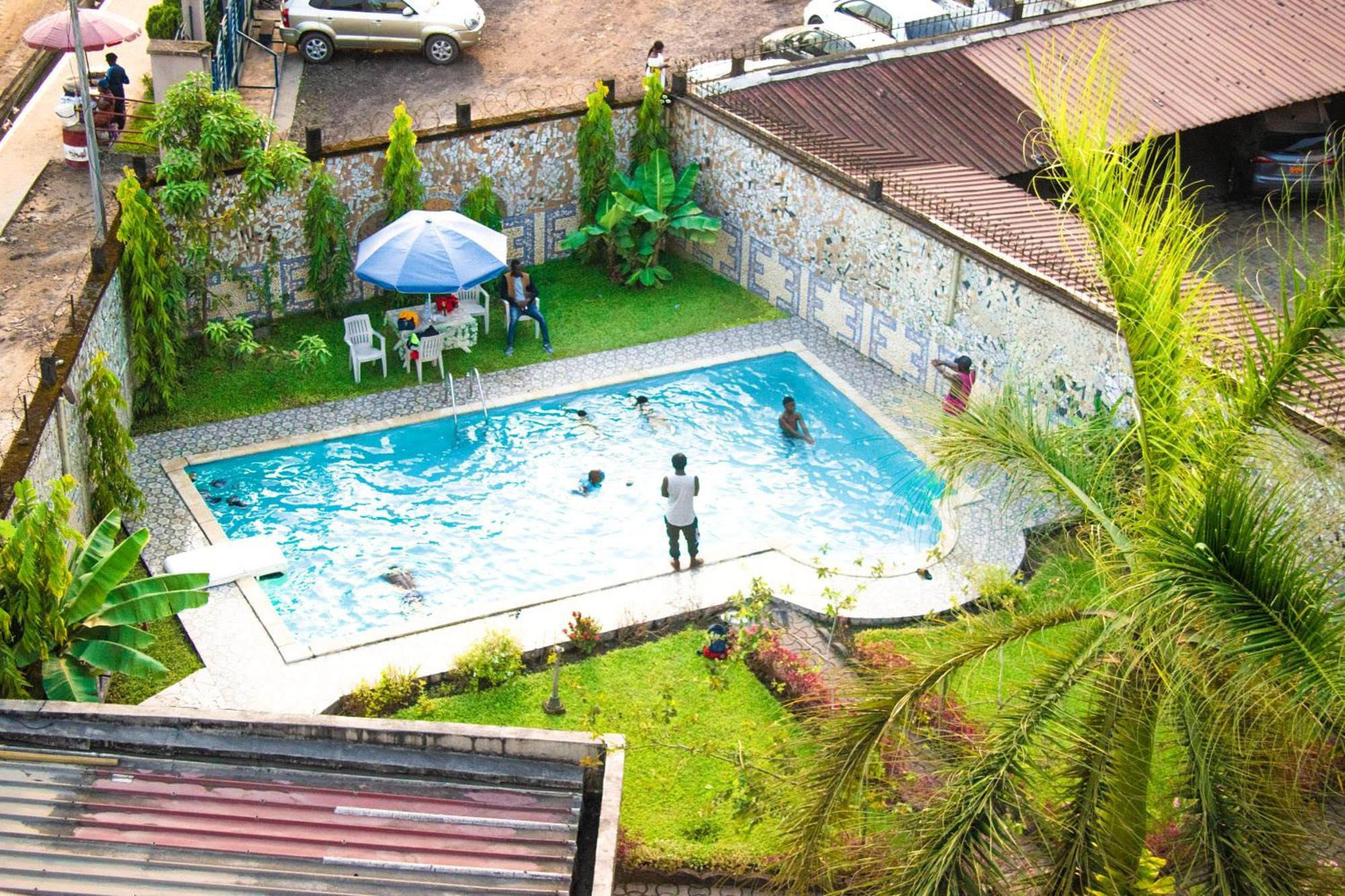 Clos D'Anthony Residence Bonanjo Douala Bagian luar foto
