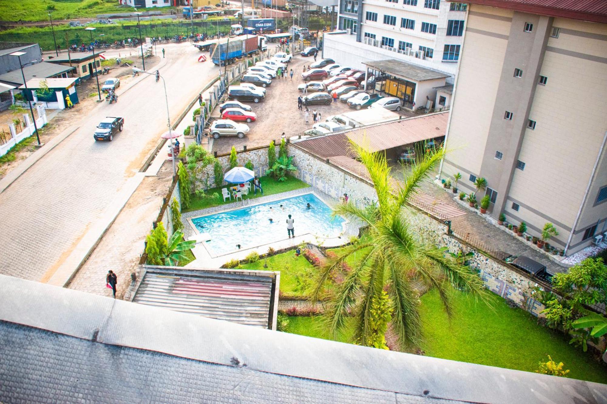 Clos D'Anthony Residence Bonanjo Douala Bagian luar foto
