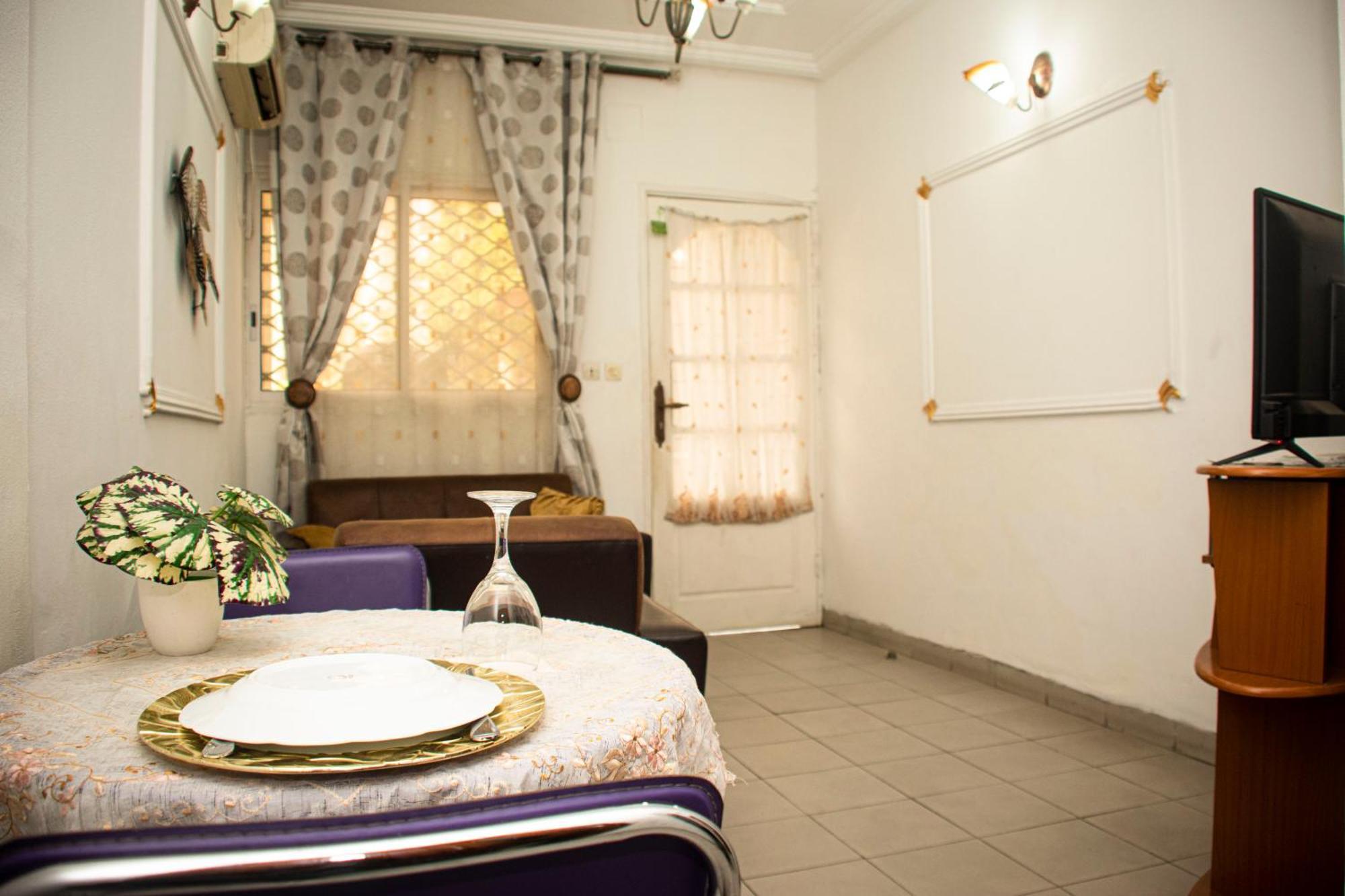 Clos D'Anthony Residence Bonanjo Douala Bagian luar foto