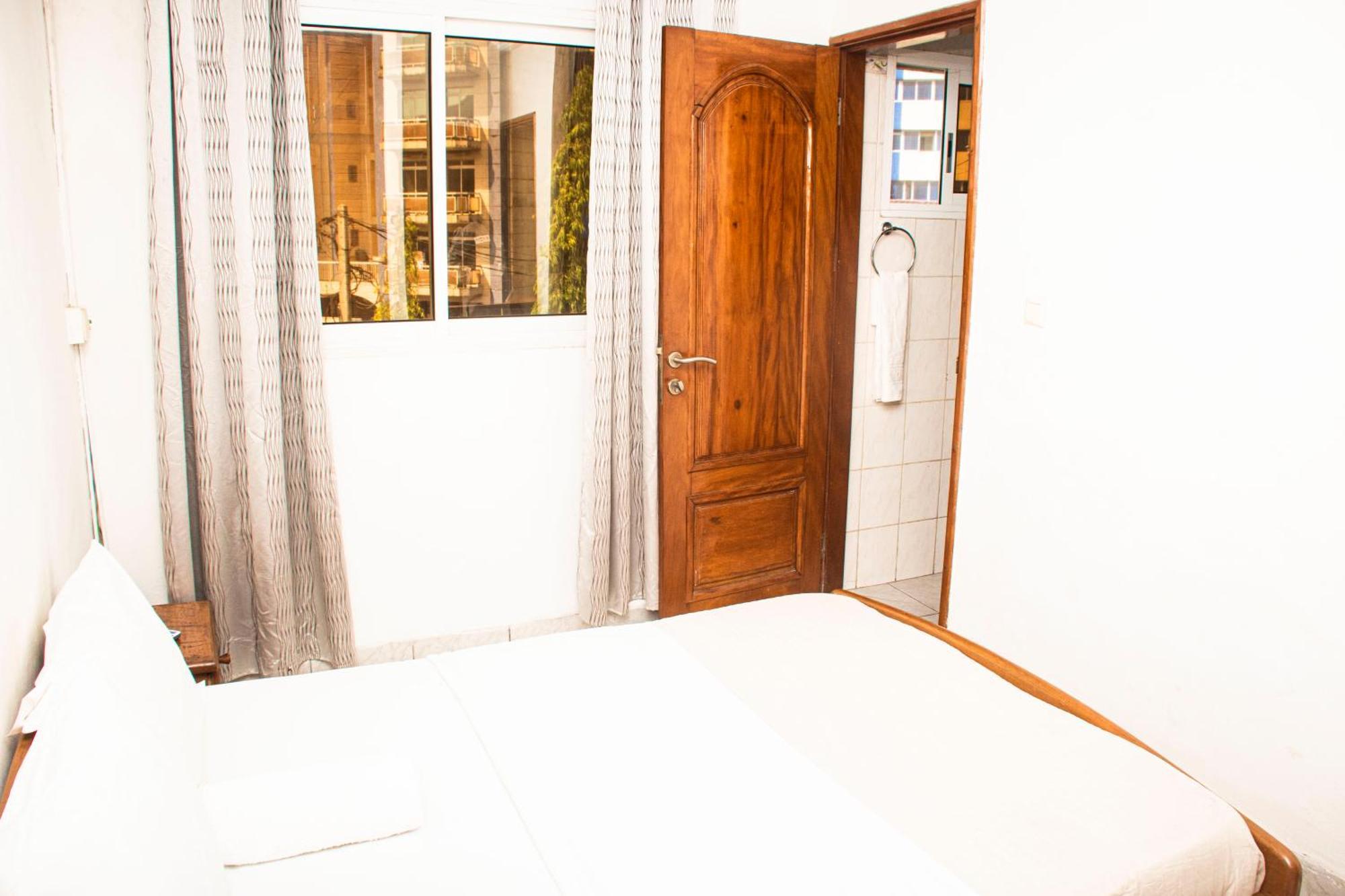 Clos D'Anthony Residence Bonanjo Douala Bagian luar foto