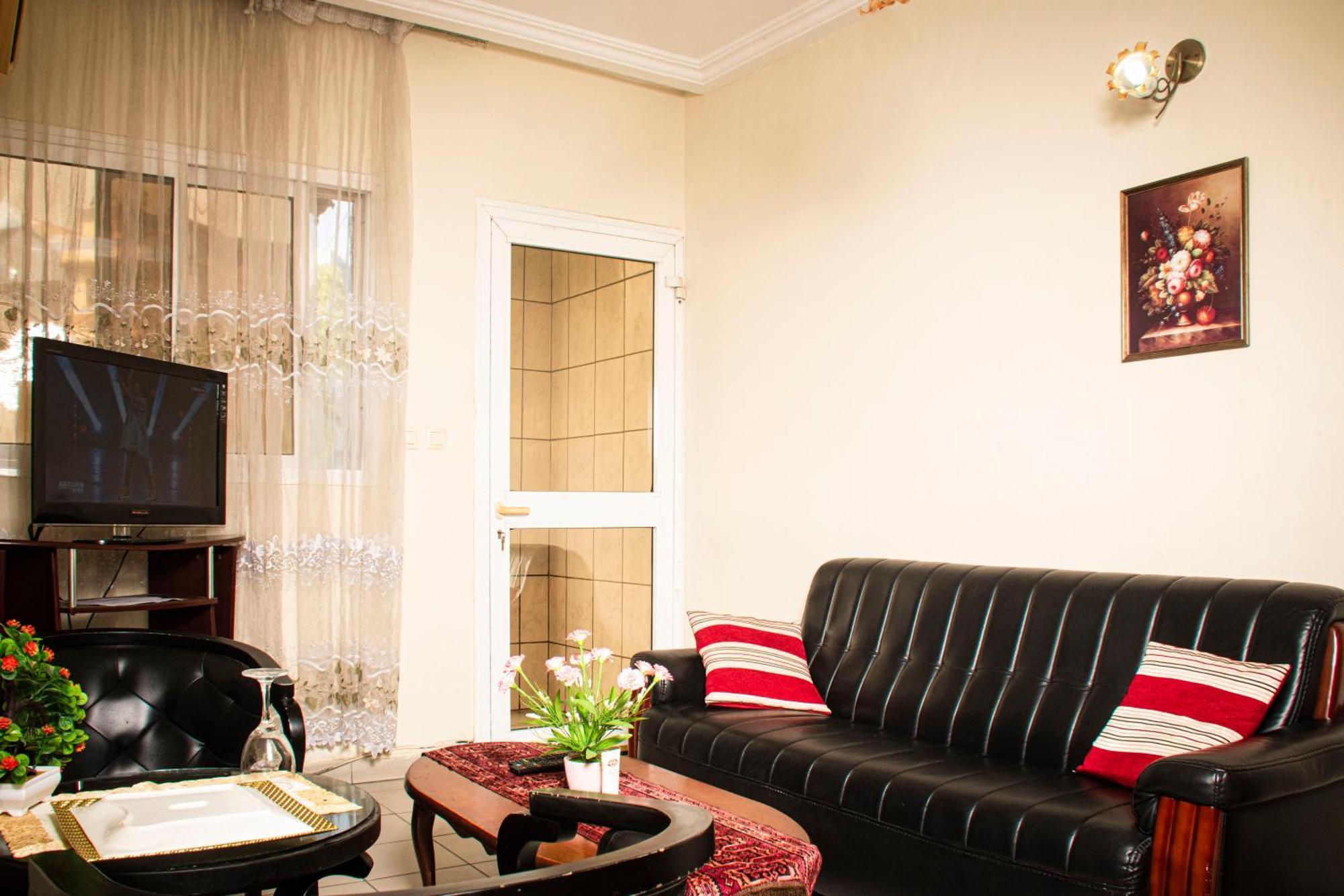 Clos D'Anthony Residence Bonanjo Douala Bagian luar foto